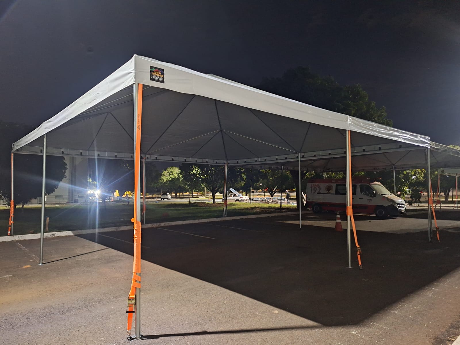 Tenda piramidal 10x10 montada