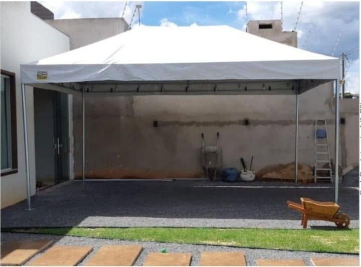 Ilustração de tenda piramidal 8x5